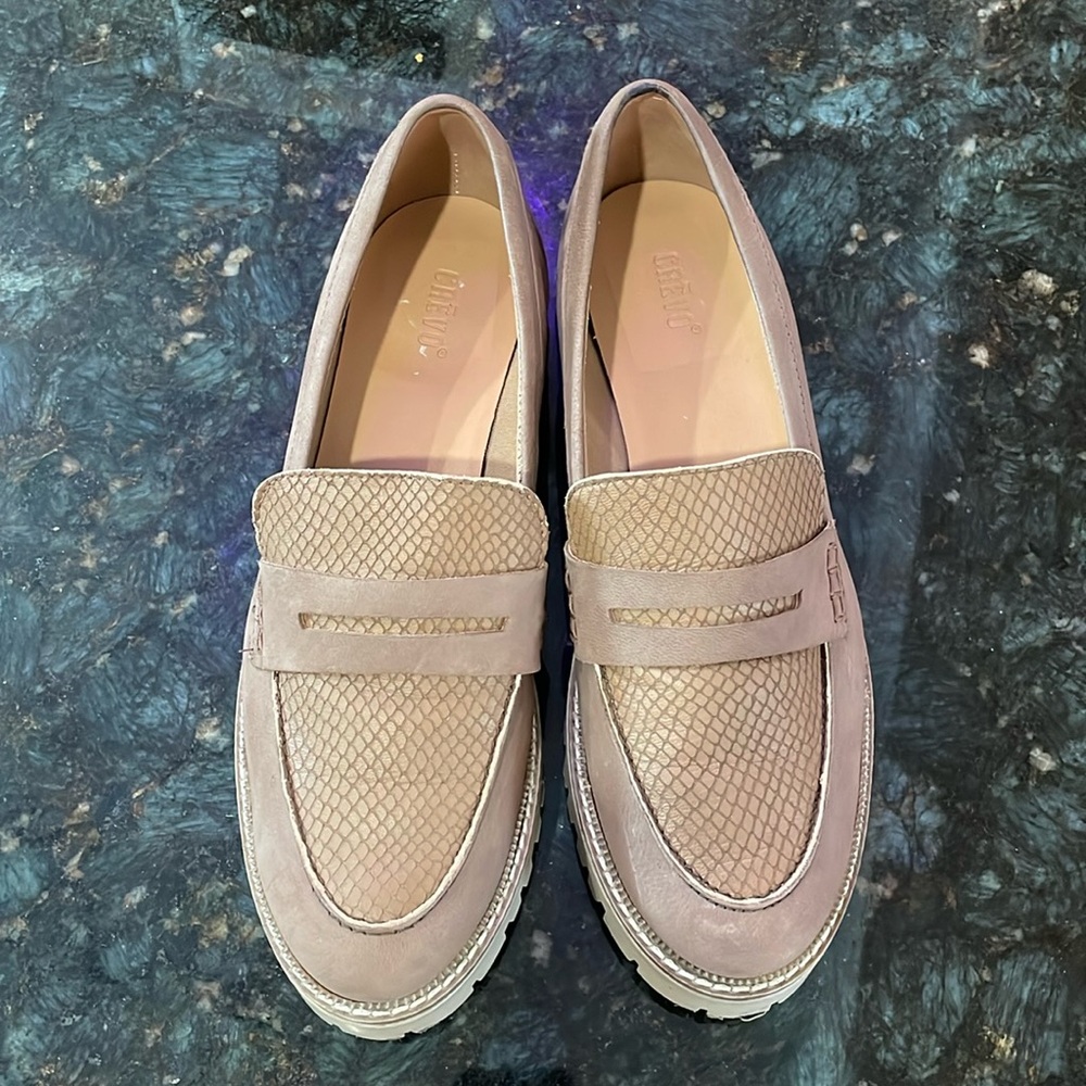 Women’s size 9 Crēvo Taupe lug sole loafers